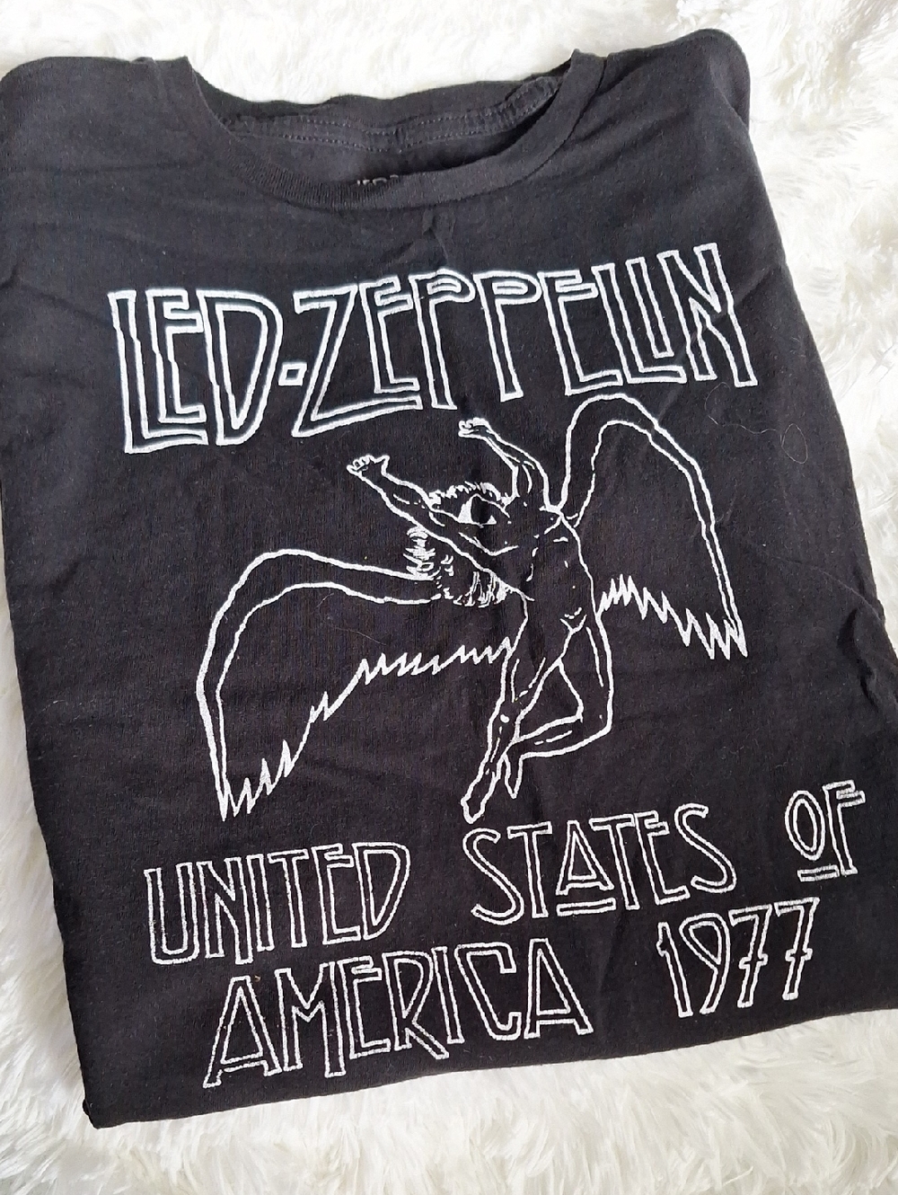 Men's Medium Led Zeppelin 1977 Black Graphic Short Sleeve Band T Shirt